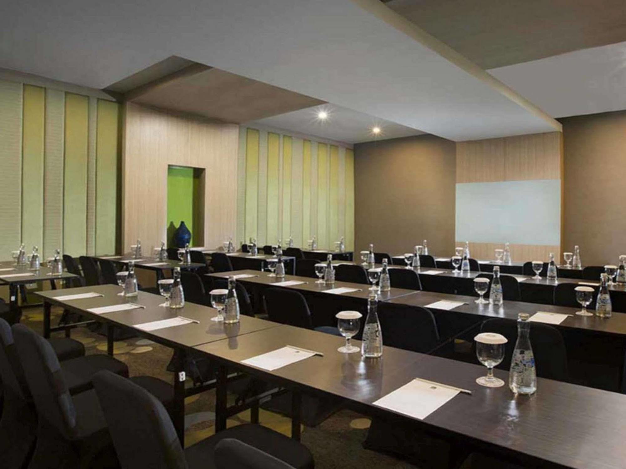 Swiss-Belcourt Bogor Hotel Ngoại thất bức ảnh